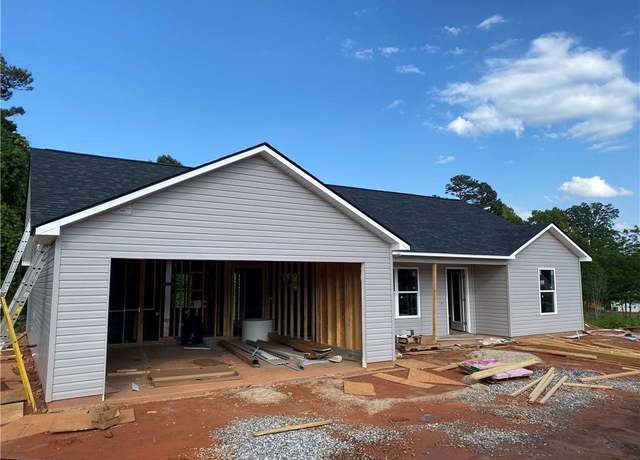 Property at 183 Russell Woods Dr, Mount Airy, GA 30563, 3 beds, 2 baths