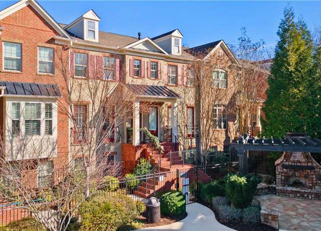 Property at 211 Alderwood Pt NE, Atlanta, GA 30328, 3 beds, 3.5 baths