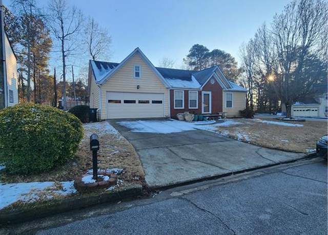 Property at 2210 Burdett Rdg, Atlanta, GA 30349, 3 beds, 2 baths