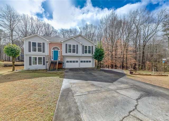Property at 2205 Castle Royale Dr, Lawrenceville, GA 30043, 4 beds, 3 baths