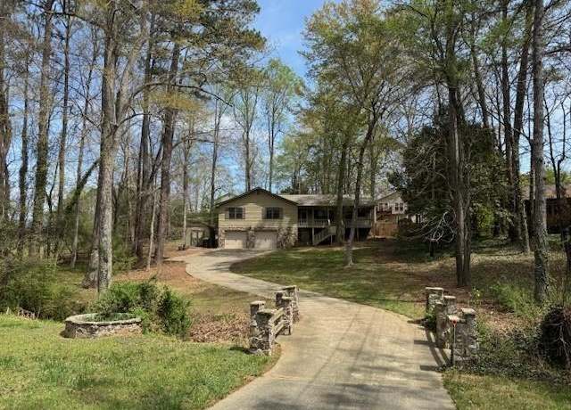 Property at 302 Chattahoochee Way, Woodstock, GA 30188, 3 beds, 2.5 baths