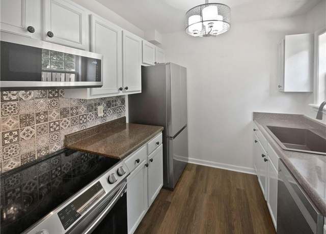 Property at 806 Brighton Pt, Atlanta, GA 30328, 2 beds, 2.5 baths
