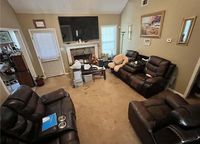 Property at 105 Moonlight Ct, Jackson, GA 30233, 3 beds, 2 baths