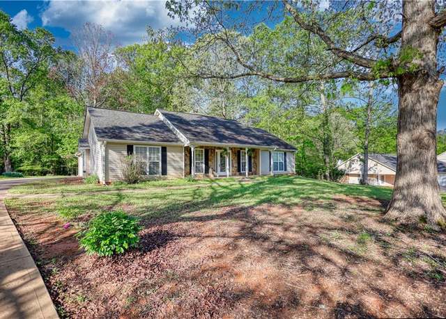 Property at 260 Eastwood Frst, Covington, GA 30014, 3 beds, 2 baths