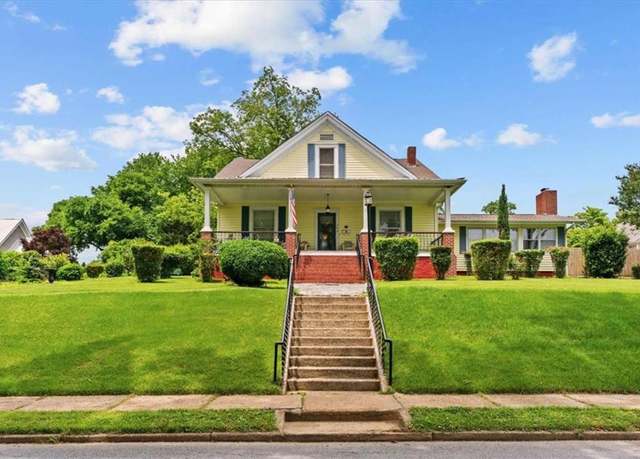 Property at 225 W Church St W, Cartersville, GA 30120, 5 beds, 2 baths