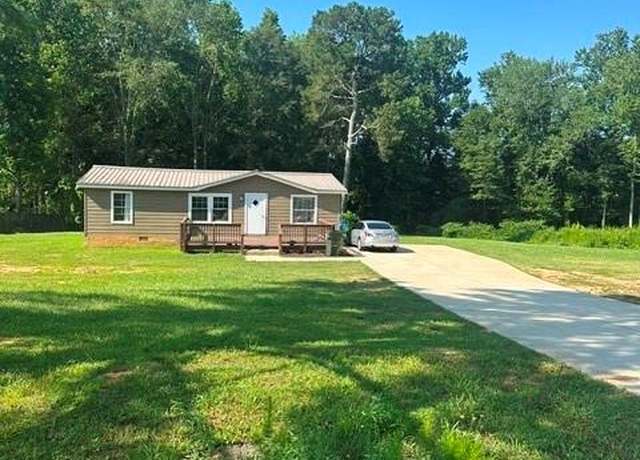 Property at 4060 Jot Em Down Rd, Cumming, GA 30028, 3 beds, 2 baths