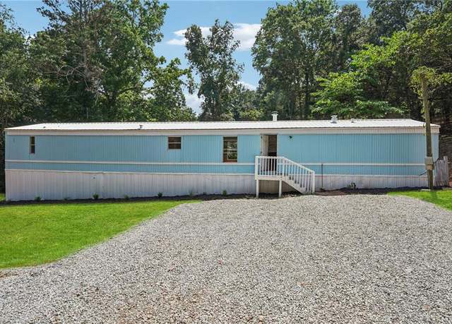 Property at 4820 Scott Rd, Cumming, GA 30041, 3 beds, 2 baths