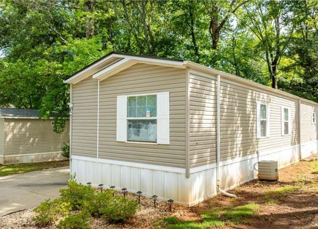 Property at 5581 Poplar Pl, Buford, GA 30518, 3 beds, 2 baths