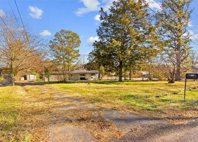 Property at 2308 1st St, Dalton, GA 30721, 1 bed, 1 bath