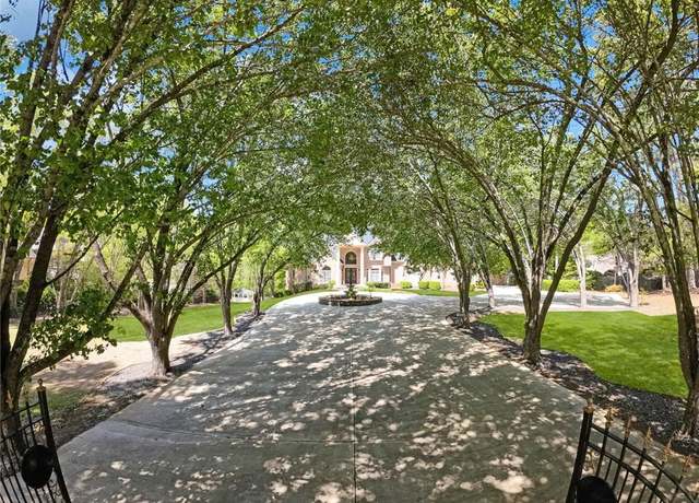 Property at 3 Woodlawn Dr NE, Marietta, GA 30067, 6 beds, 7 baths
