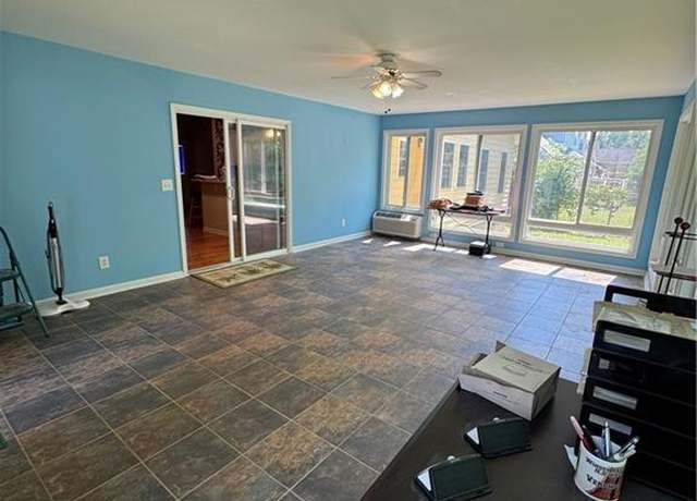Property at 926 Live Oak Ct, Winder, GA 30680, 3 beds, 2 baths