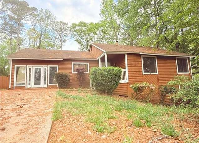 Property at 1445 Diplomat Dr, Riverdale, GA 30296, 4 beds, 2 baths