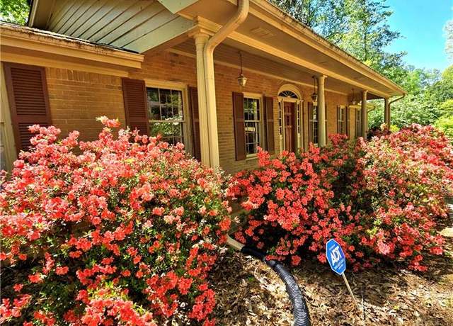 Property at 1901 Arnold Dr, Austell, GA 30106, 4 beds, 2 baths