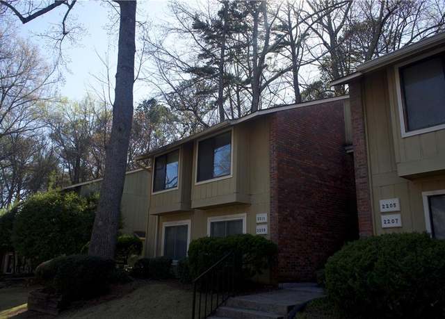 Property at 2211 Surrey Ct SE, Marietta, GA 30067, 2 beds, 2 baths