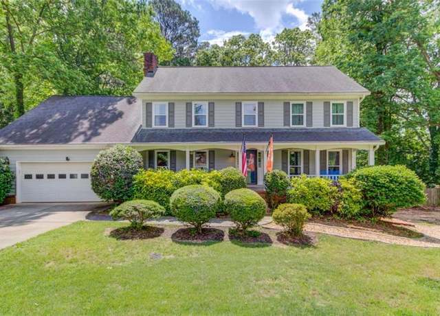Property at 905 Foxfire Dr, Lawrenceville, GA 30044, 5 beds, 2.5 baths