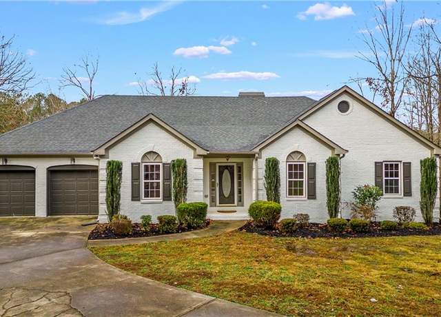 Property at 8160 Stone Hill Rd, Cumming, GA 30028, 5 beds, 3 baths