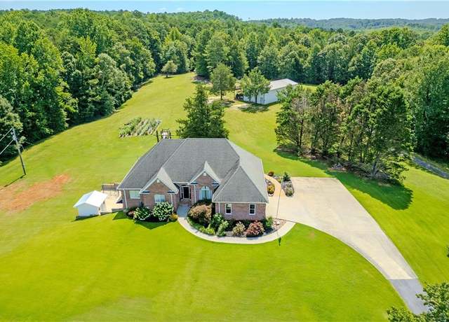 Property at 184 Scott Cir, Toccoa, GA 30577, 4 beds, 3.5 baths