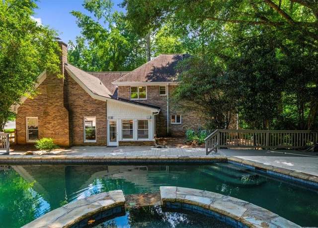 Property at 330 Autumn Wood Ln, Roswell, GA 30075, 5 beds, 3 baths
