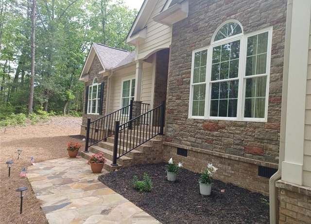 Property at 140 Robert Dr, Ellijay, GA 30536, 3 beds, 2 baths