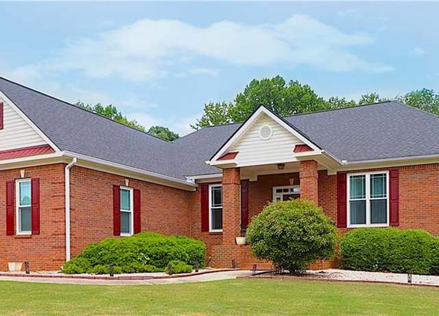 Property at 4684 Martins Crossing West Dr, Flowery Branch, GA 30542, 4 beds, 3.5 baths