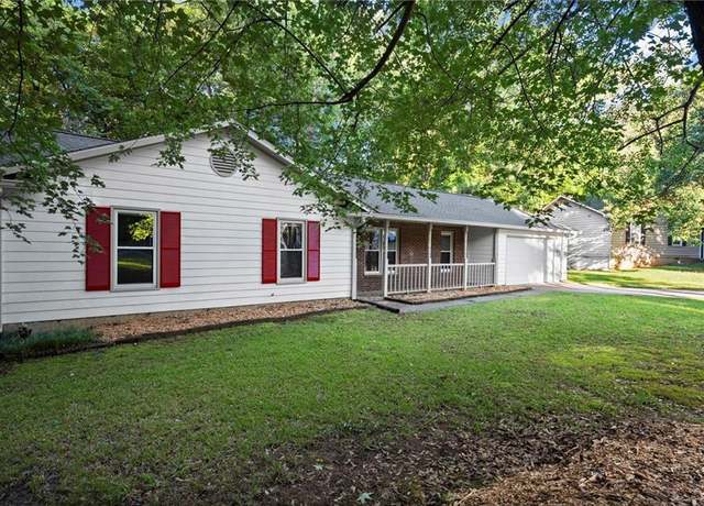 Property at 11006 Clearwater Dr, Hampton, GA 30228, 3 beds, 2 baths