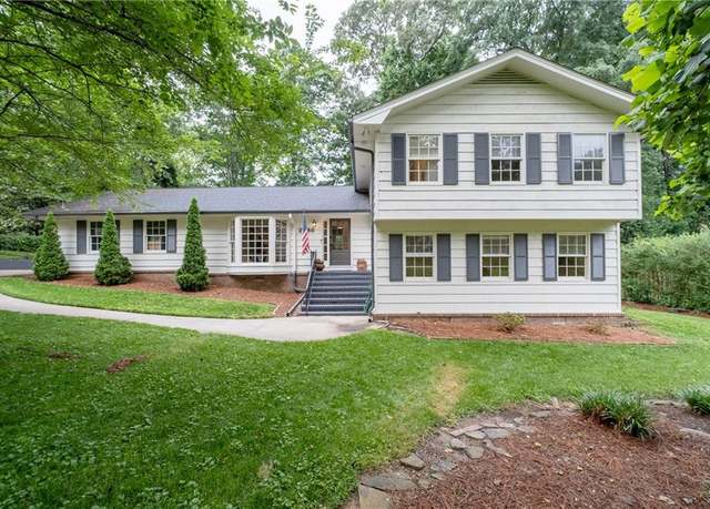 Property at 2786 Georgian Ter, Marietta, GA 30068, 5 beds, 3 baths