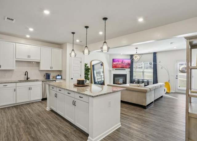 Property at 375 Crider Ct, Woodstock, GA 30188, 3 beds, 2.5 baths