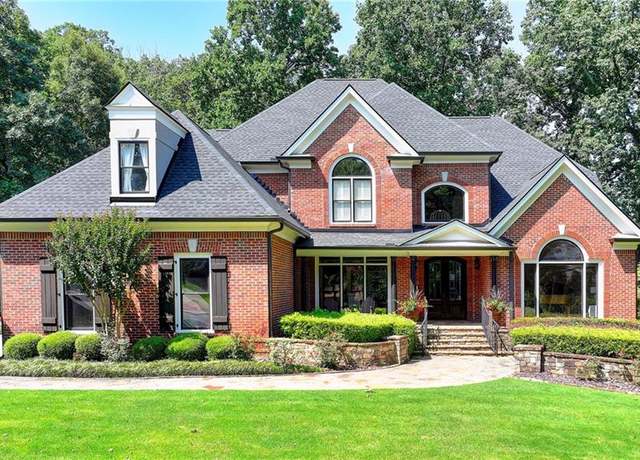 Property at 10020 Normandy Ln, Suwanee, GA 30024, 5 beds, 4.5 baths