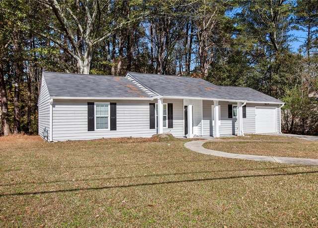 Property at 3015 Flat Shoals Rd, Atlanta, GA 30349, 3 beds, 2 baths