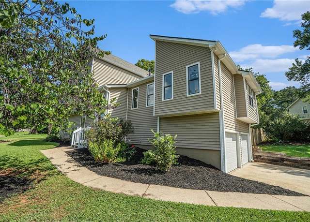 Property at 1100 Sallete Ct, Marietta, GA 30066, 4 beds, 3 baths
