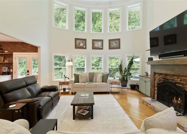 Property at 6765 Creek View Ln, Cumming, GA 30041, 6 beds, 3.5 baths
