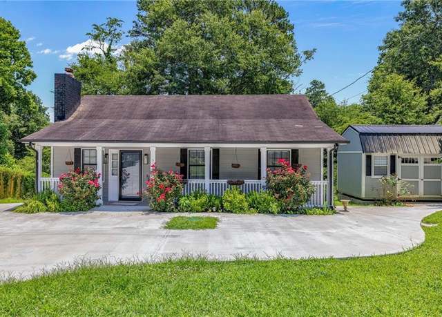 Property at 6430 Crystal Cove Trl, Gainesville, GA 30506, 3 beds, 2 baths