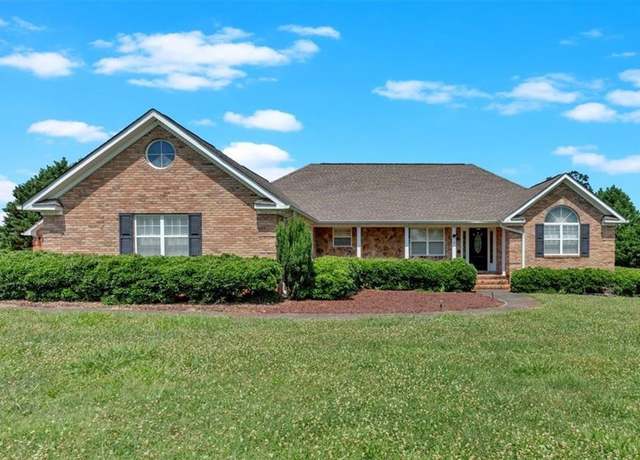 Property at 28 Summerwind Dr, Cedartown, GA 30125, 3 beds, 2 baths