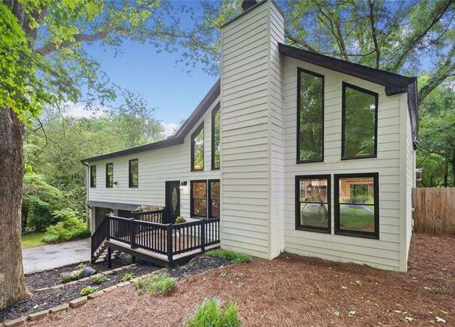 Property at 104 River Creek Dr, Woodstock, GA 30188, 5 beds, 2 baths
