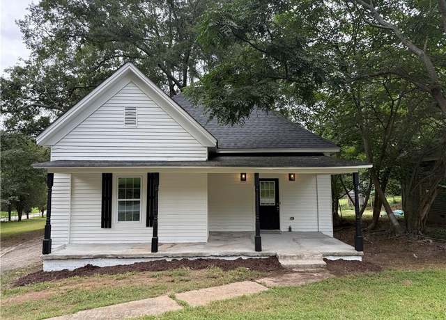 Property at 29 Cotton St, Commerce, GA 30529, 2 beds, 2 baths