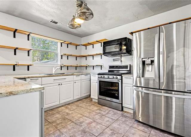Property at 1297 Quail Hunt Dr, Riverdale, GA 30296, 4 beds, 2.5 baths