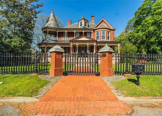 Property at 3593 Hemphill St, Atlanta, GA 30337, 6 beds, 3.5 baths