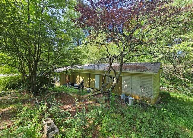 Property at 5304 Waterwood Dr, Gainesville, GA 30506, 3 beds, 1 bath
