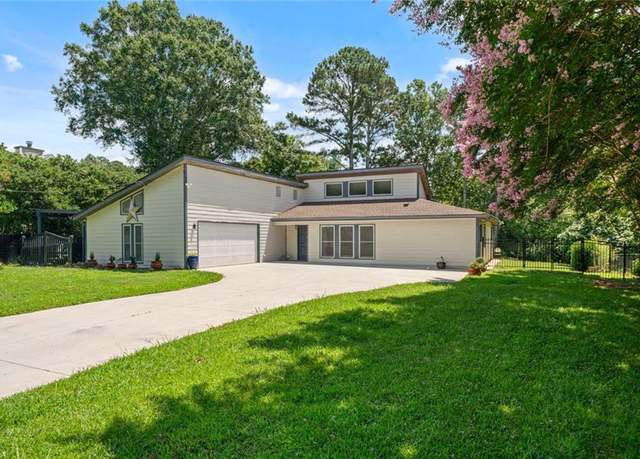 Property at 228 Arbour Way, Suwanee, GA 30024, 3 beds, 2 baths