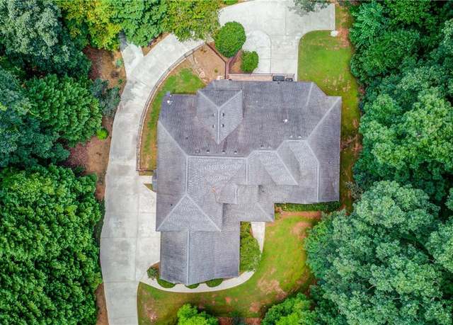 Property at 623 Old Collins Rd, Hoschton, GA 30548, 6 beds, 5.5 baths