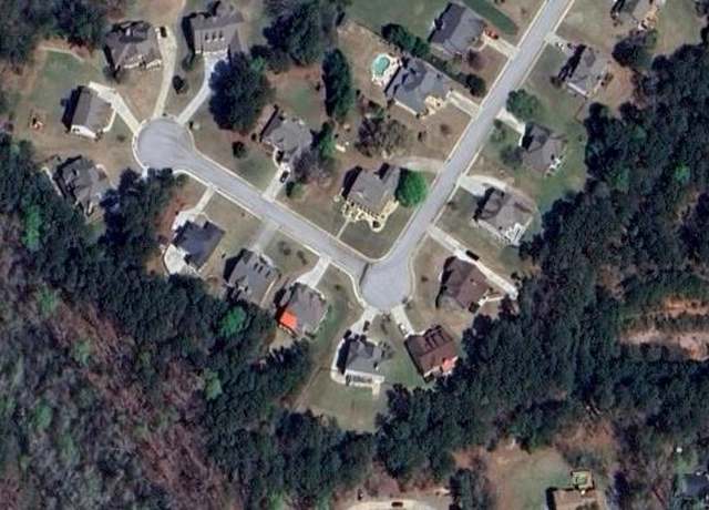 Property at 1050 Silver Thorne Dr, Loganville, GA 30052, 4 beds, 3 baths