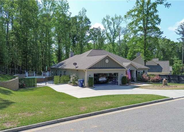Property at 27 Creekside Dr, Winder, GA 30680, 4 beds, 2 baths