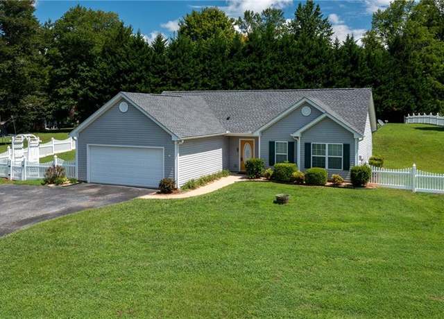 Property at 449 Wahsega Way, Dahlonega, GA 30533, 3 beds, 2 baths