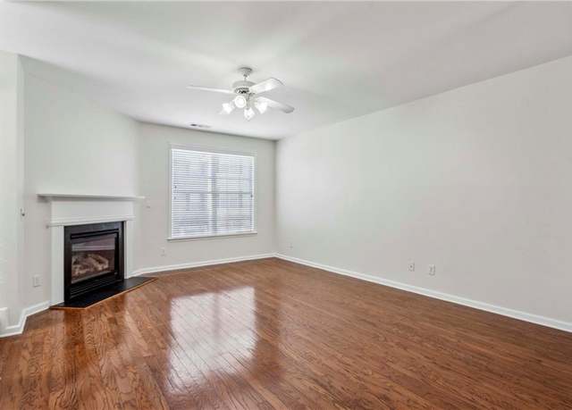 Property at 3537 Chattahoochee Summit Ln SE #24, Atlanta, GA 30339, 2 beds, 2.5 baths