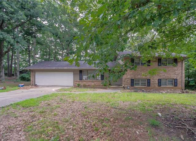 Property at 3961 Summit Dr, Douglasville, GA 30135, 4 beds, 2 baths