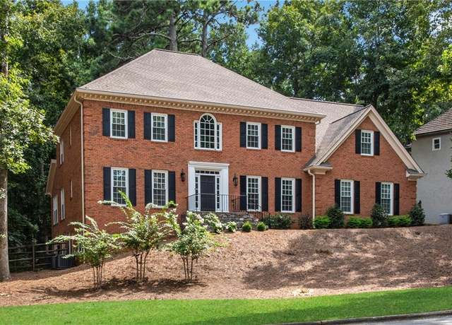 Property at 215 Cliffchase Close, Roswell, GA 30076, 5 beds, 4.5 baths