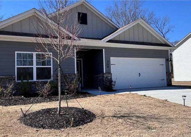 Property at 308 Bluegill Dr, Jefferson, GA 30549, 3 beds, 2 baths