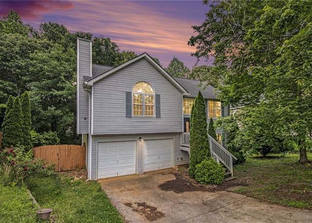 Property at 3694 Arrowhead Pl, Douglasville, GA 30135, 3 beds, 2 baths