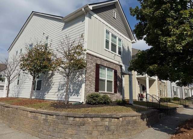 Property at 602 Lofty Ln SW, Atlanta, GA 30331, 3 beds, 2.5 baths