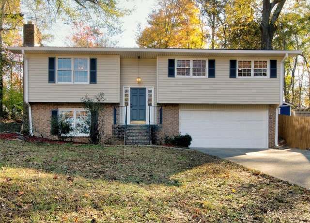 Property at 1304 Vine St NE, Gainesville, GA 30501, 4 beds, 2.5 baths